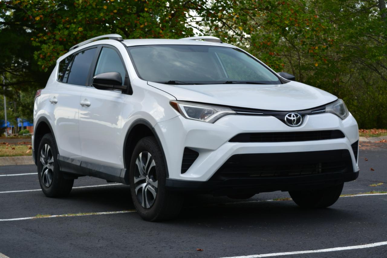 Toyota RAV4 LE FWD 2016