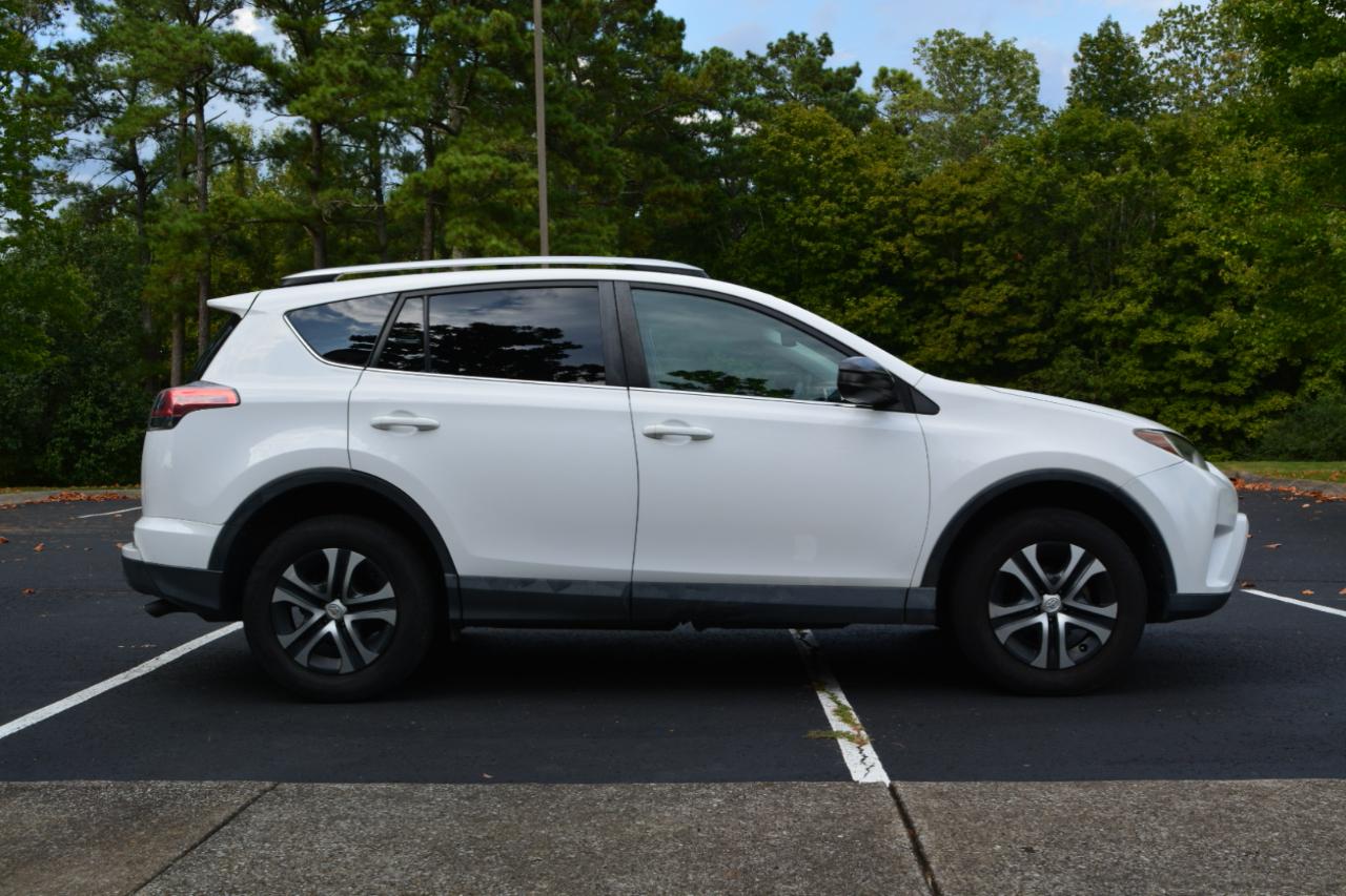 Toyota RAV4 LE FWD 2016