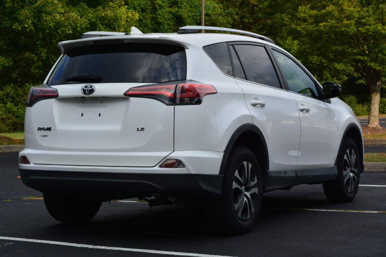 Toyota RAV4 LE FWD 2016