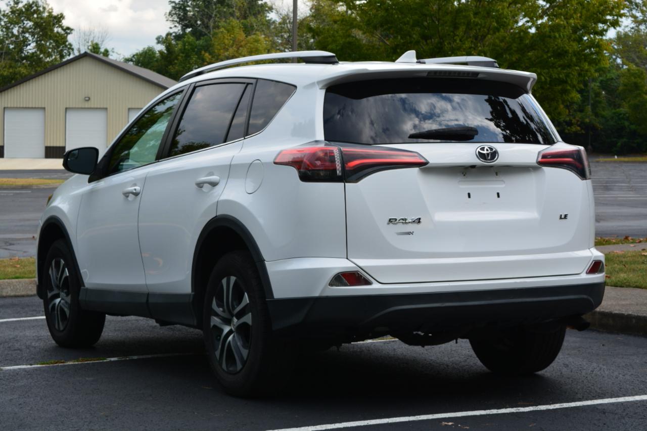 Toyota RAV4 LE FWD 2016