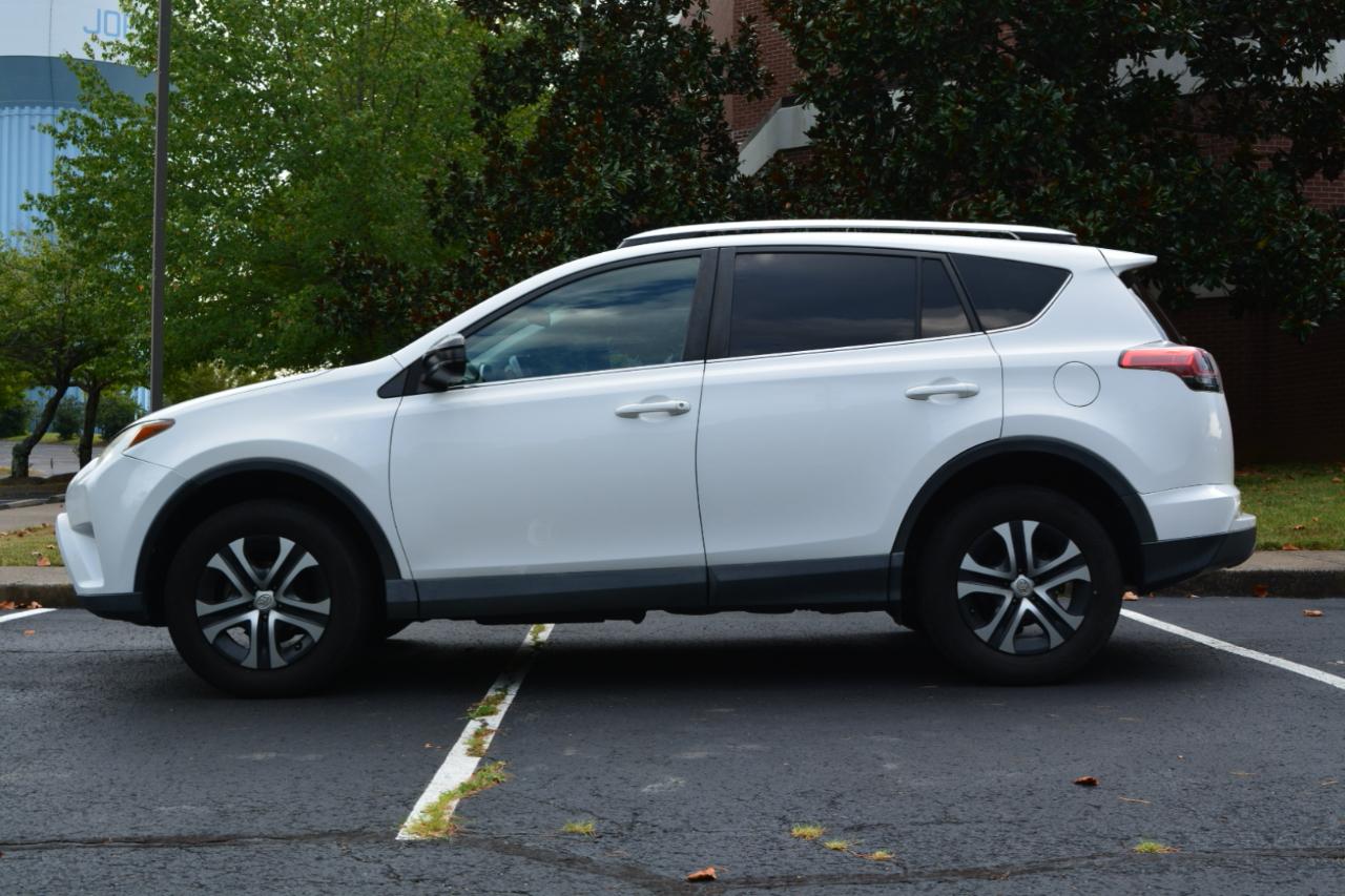 Toyota RAV4 LE FWD 2016