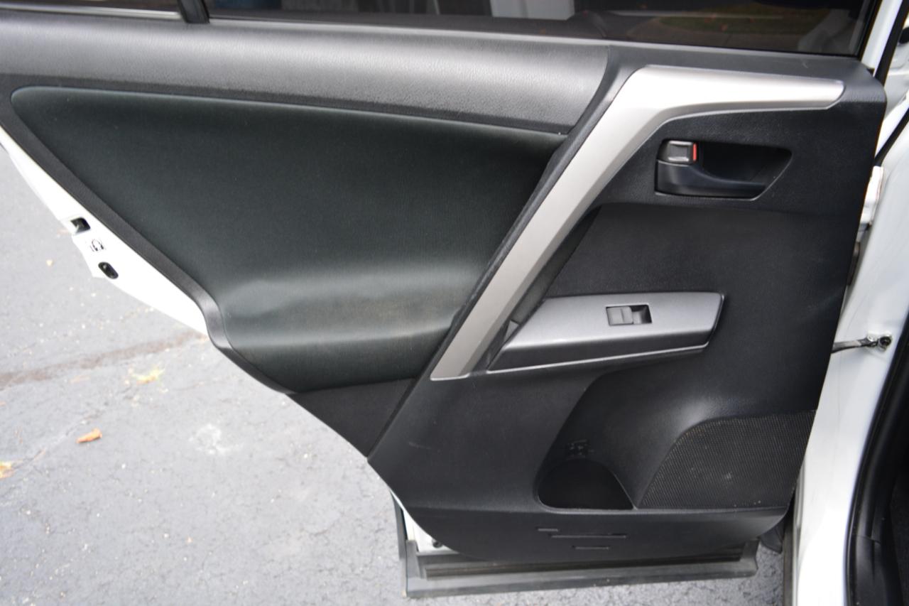 Toyota RAV4 LE FWD 2016