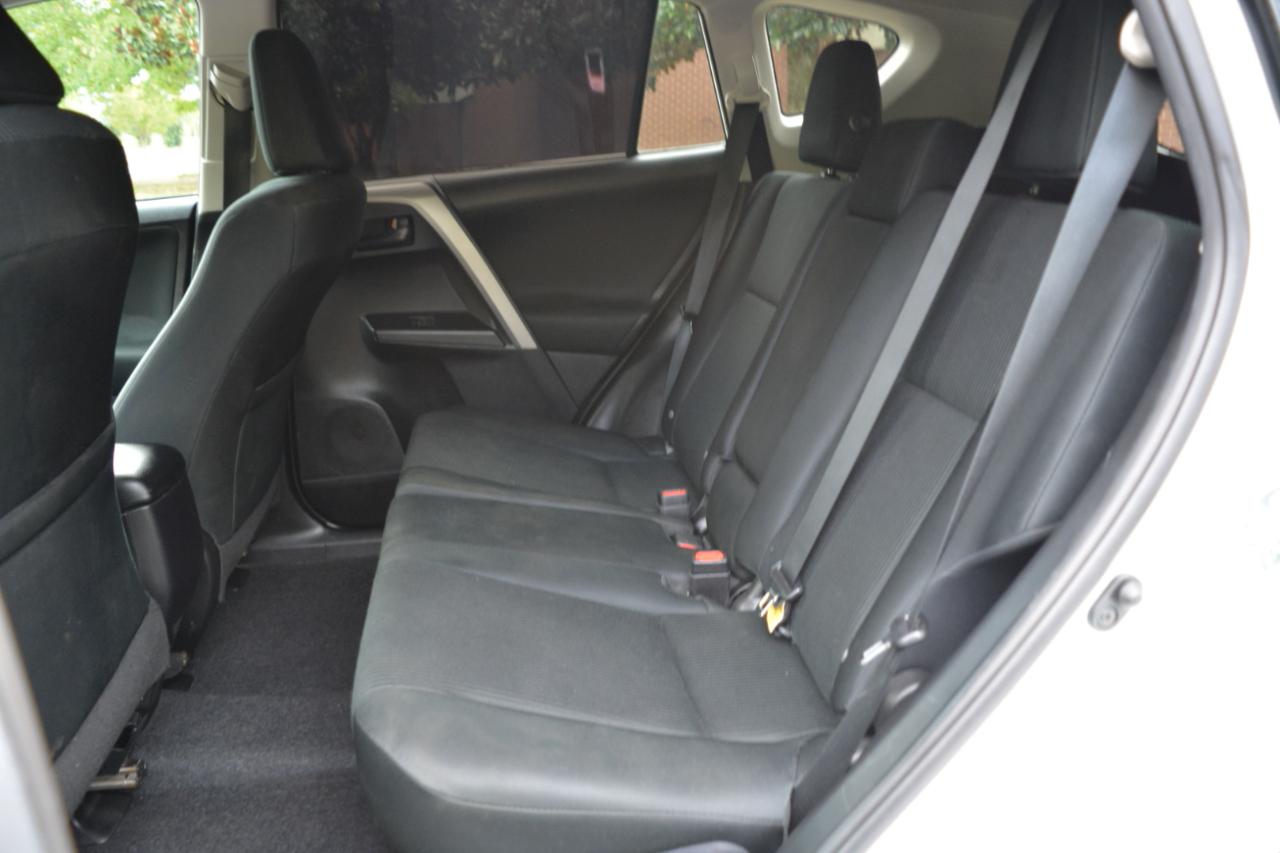 Toyota RAV4 LE FWD 2016