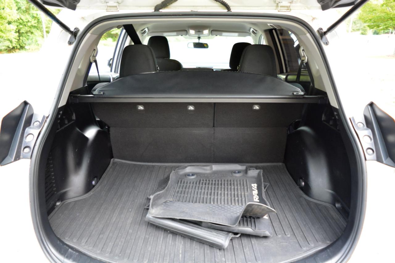 Toyota RAV4 LE FWD 2016