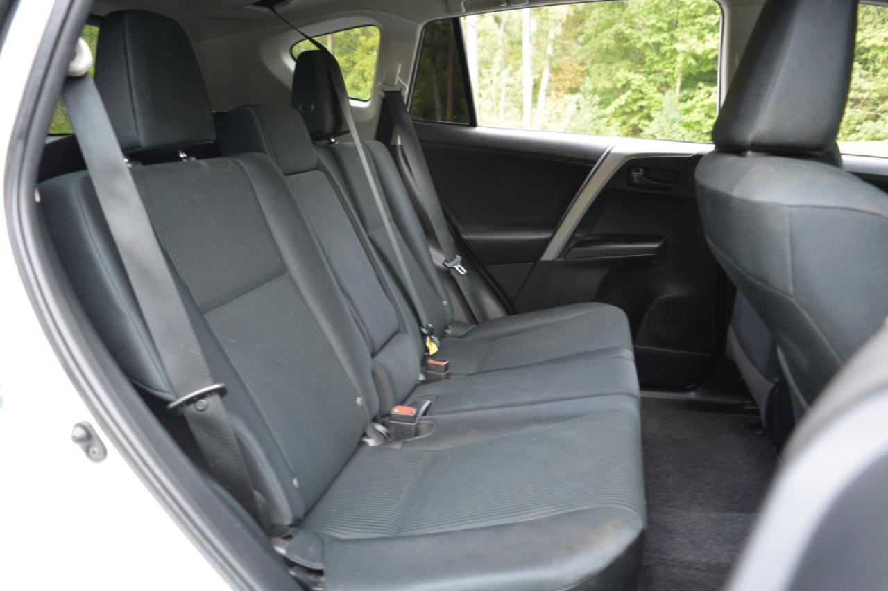 Toyota RAV4 LE FWD 2016