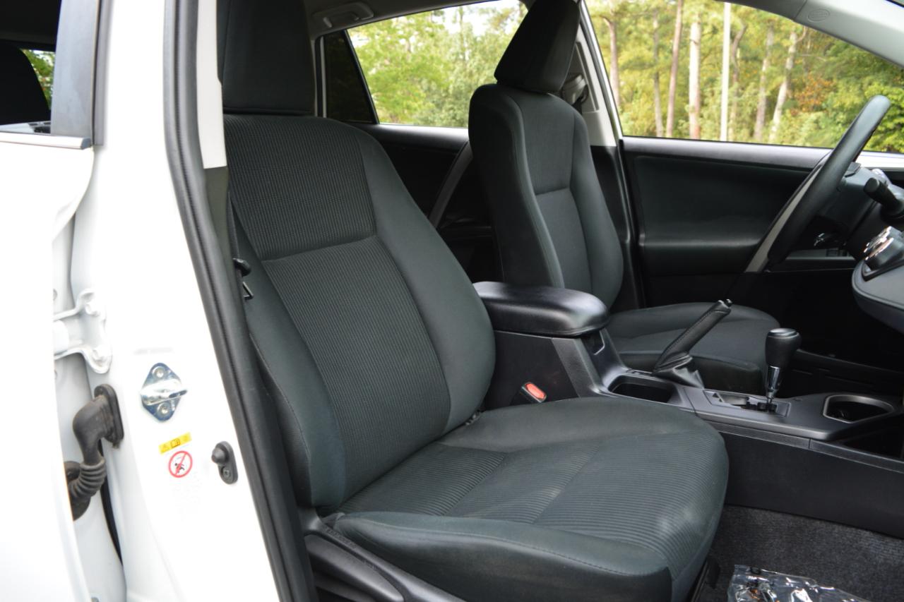 Toyota RAV4 LE FWD 2016