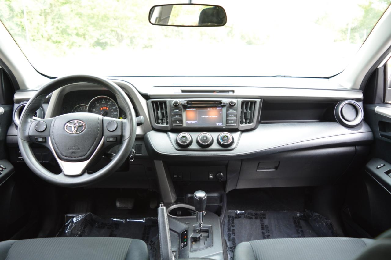Toyota RAV4 LE FWD 2016