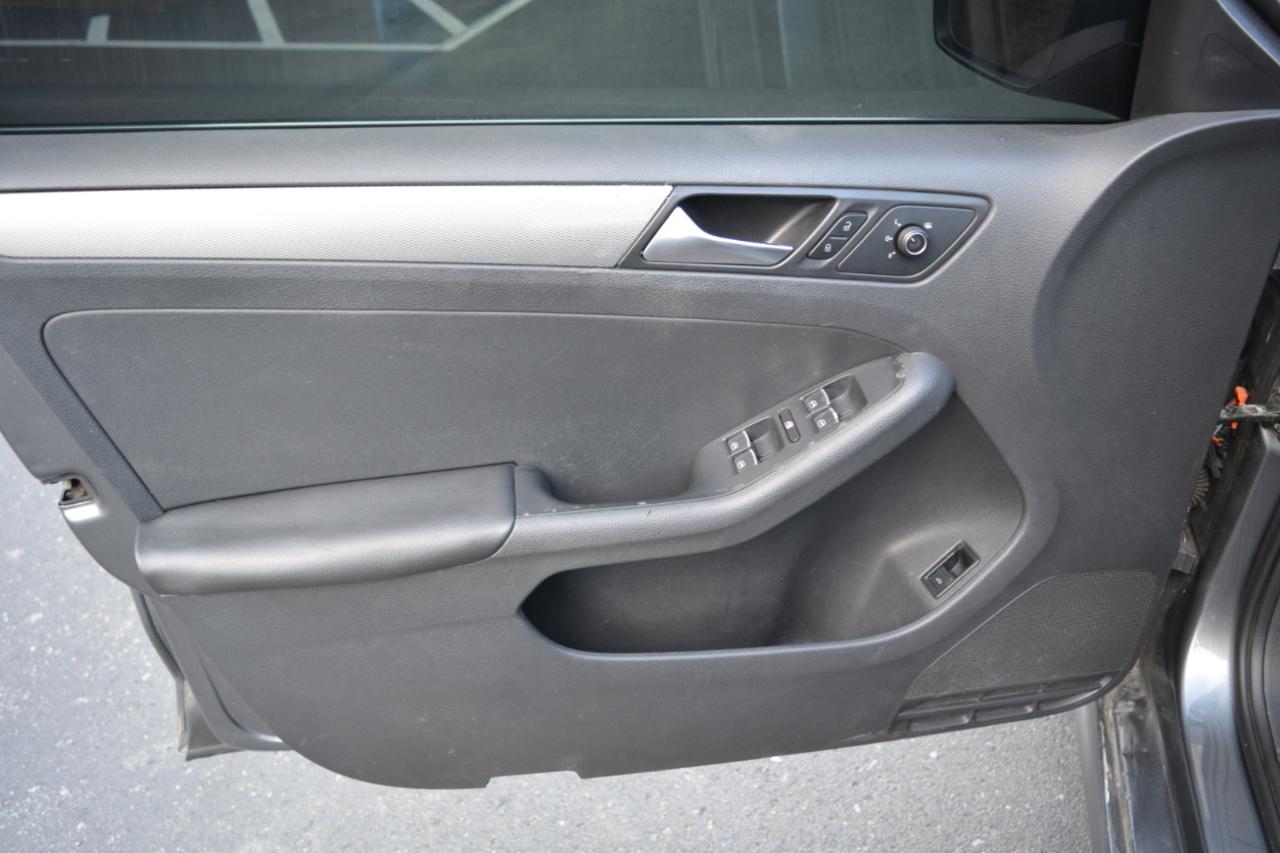 Volkswagen Jetta SE 6A 2016
