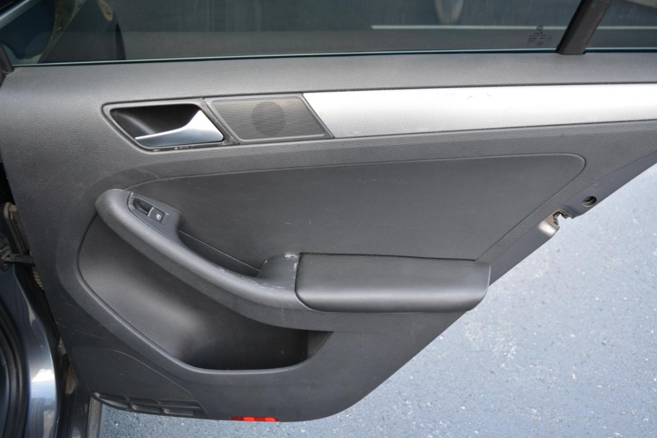 Volkswagen Jetta SE 6A 2016