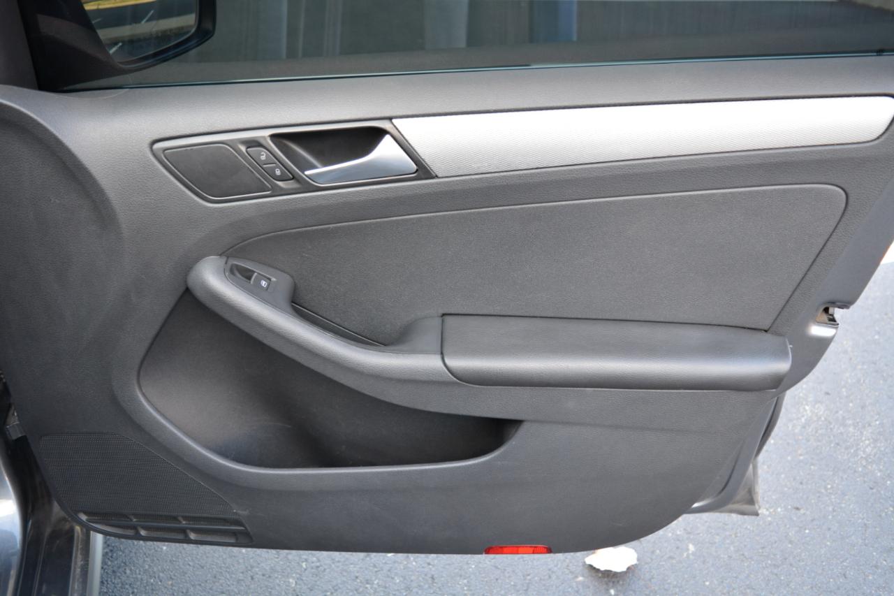 Volkswagen Jetta SE 6A 2016