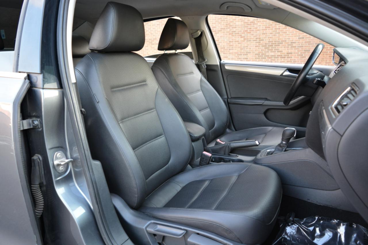 Volkswagen Jetta SE 6A 2016