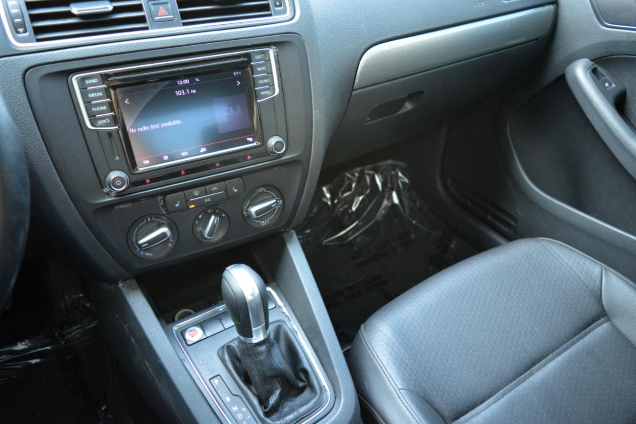 Volkswagen Jetta SE 6A 2016