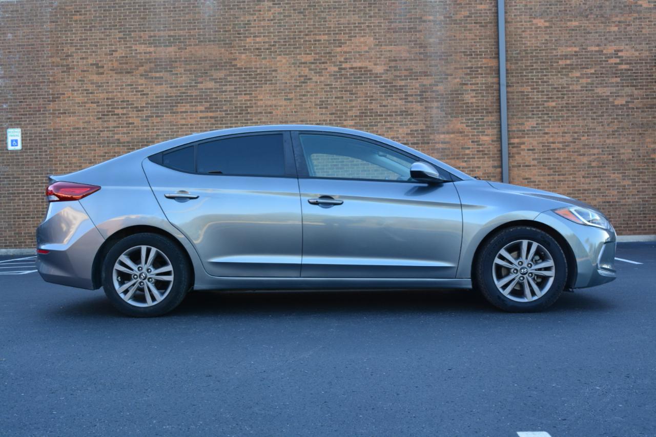 Hyundai Elantra Value Edition 6A 2017
