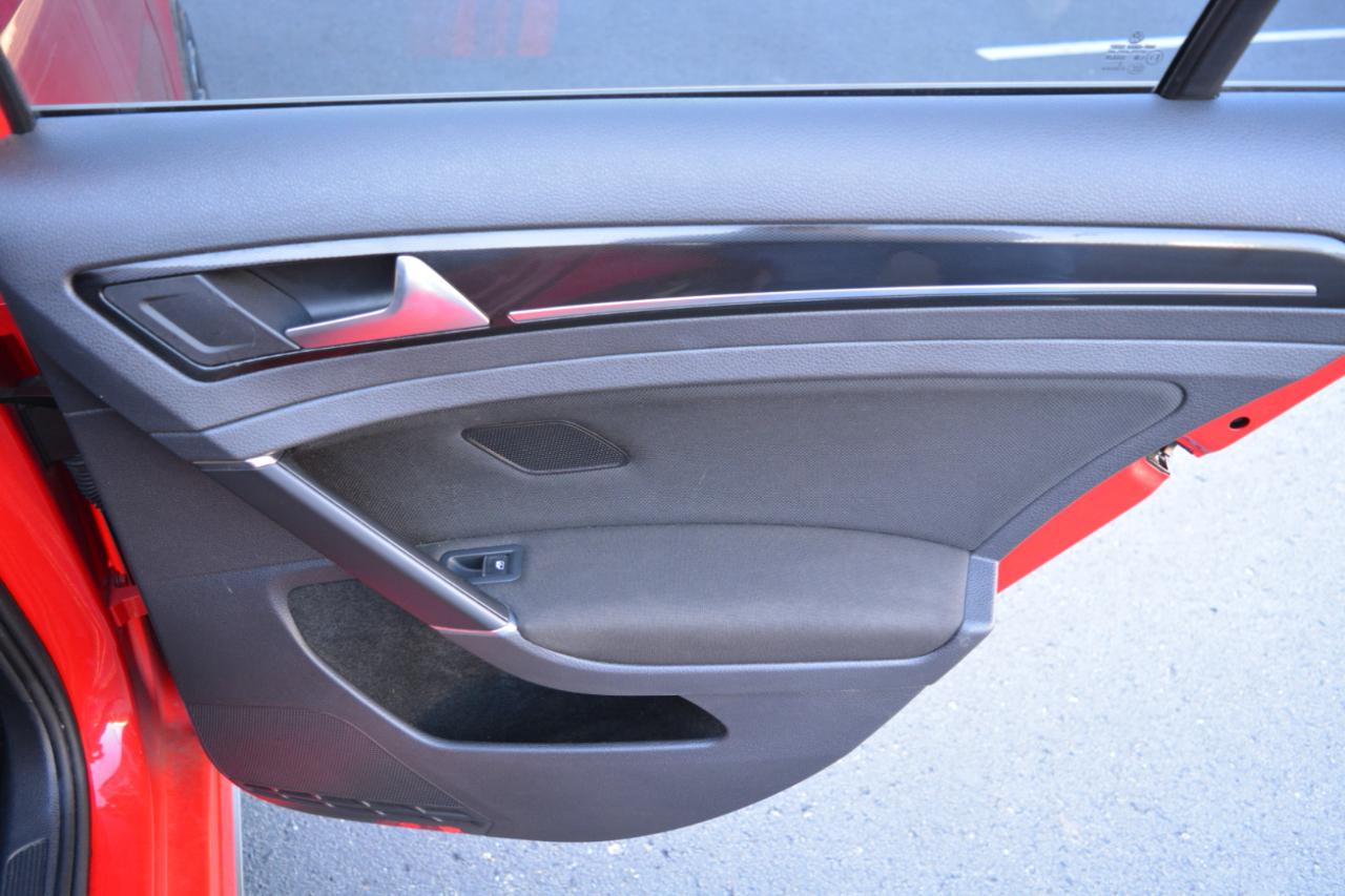 Volkswagen Golf GTI S 6M 4-Door 2017