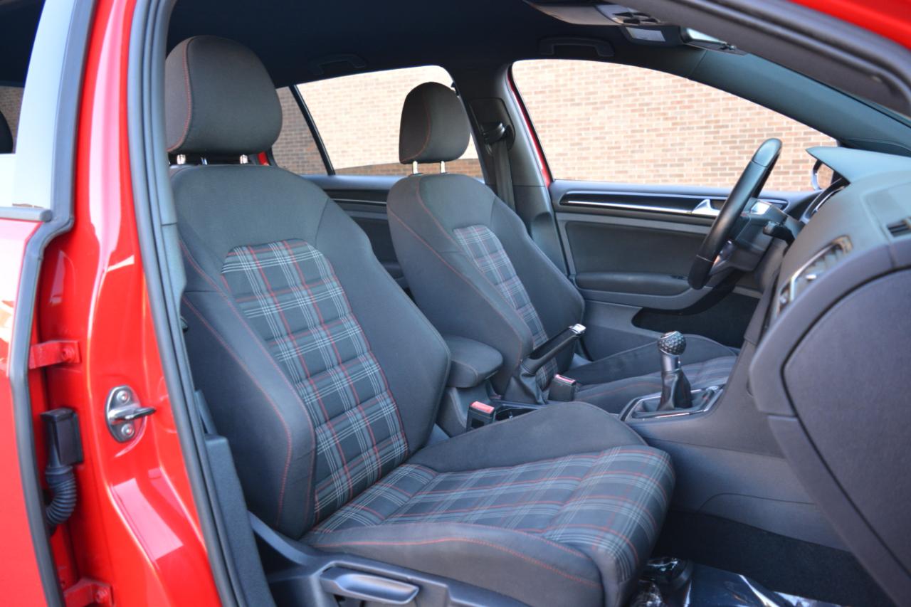 Volkswagen Golf GTI S 6M 4-Door 2017