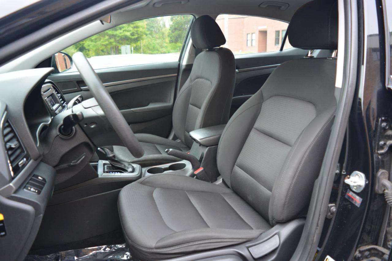 Hyundai Elantra SE 6AT 2018