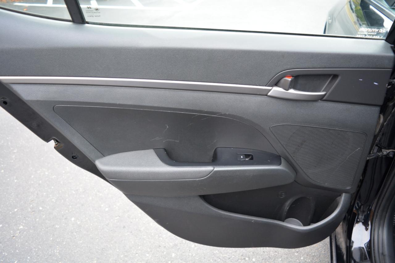 Hyundai Elantra SE 6AT 2018