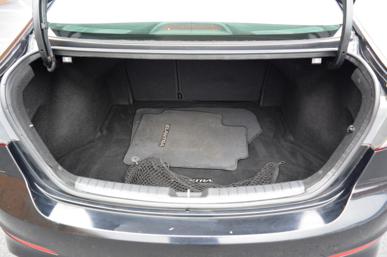 Hyundai Elantra SE 6AT 2018
