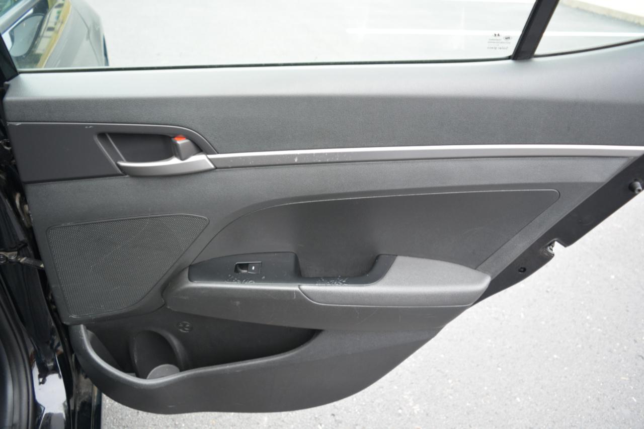Hyundai Elantra SE 6AT 2018