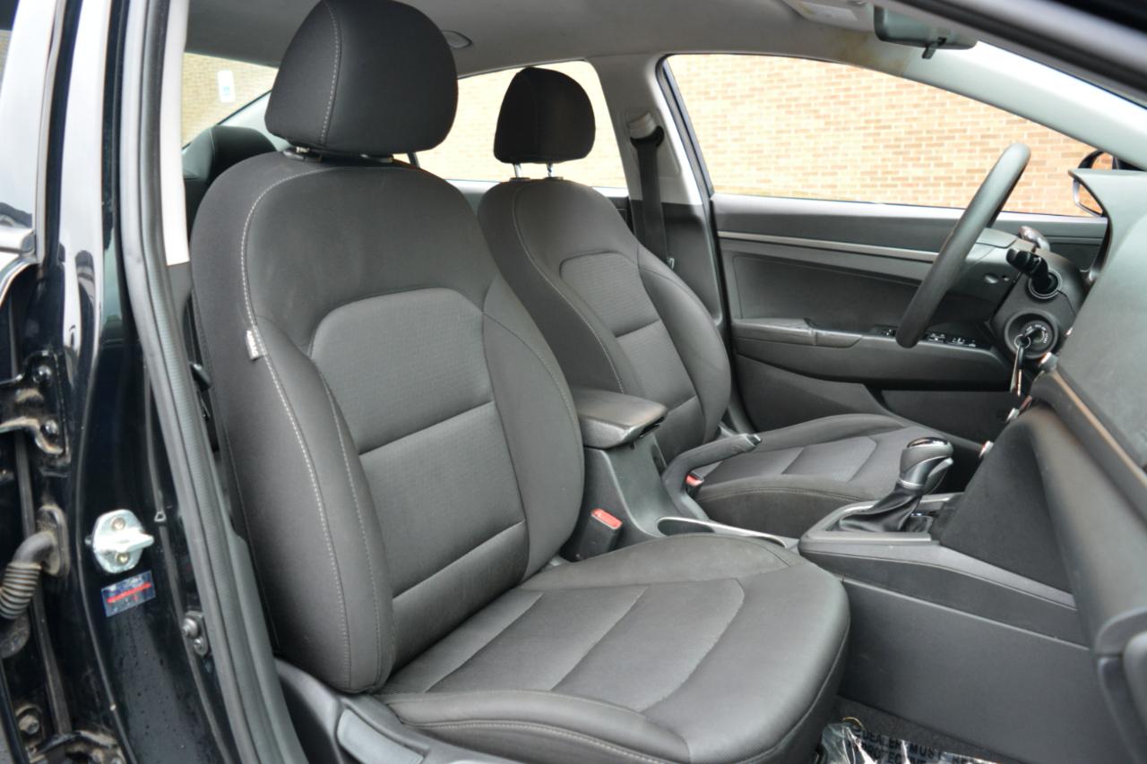 Hyundai Elantra SE 6AT 2018