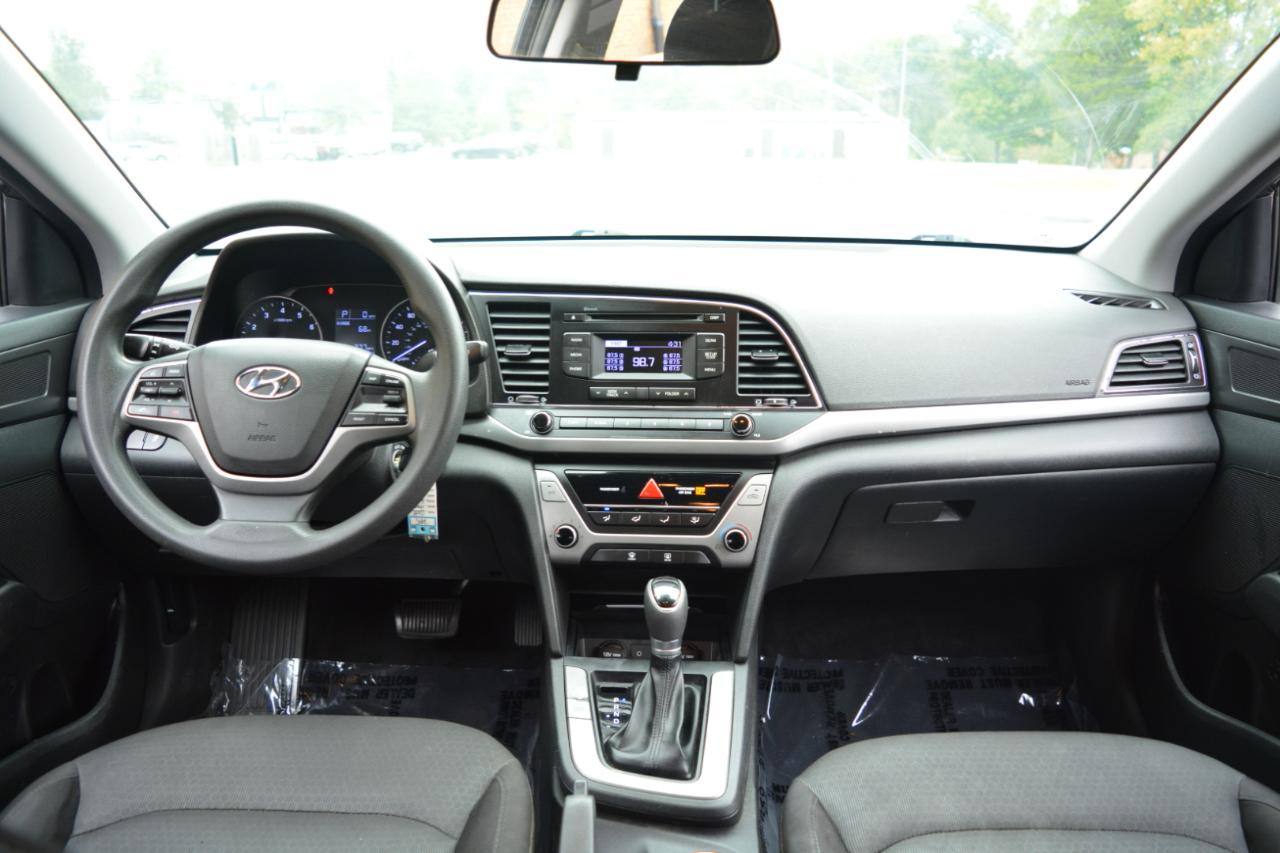Hyundai Elantra SE 6AT 2018