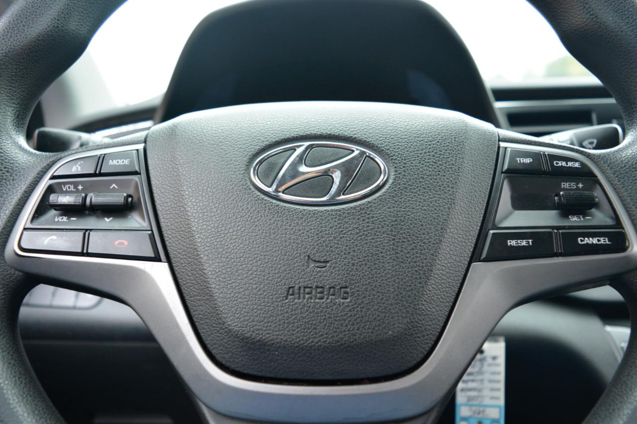 Hyundai Elantra SE 6AT 2018