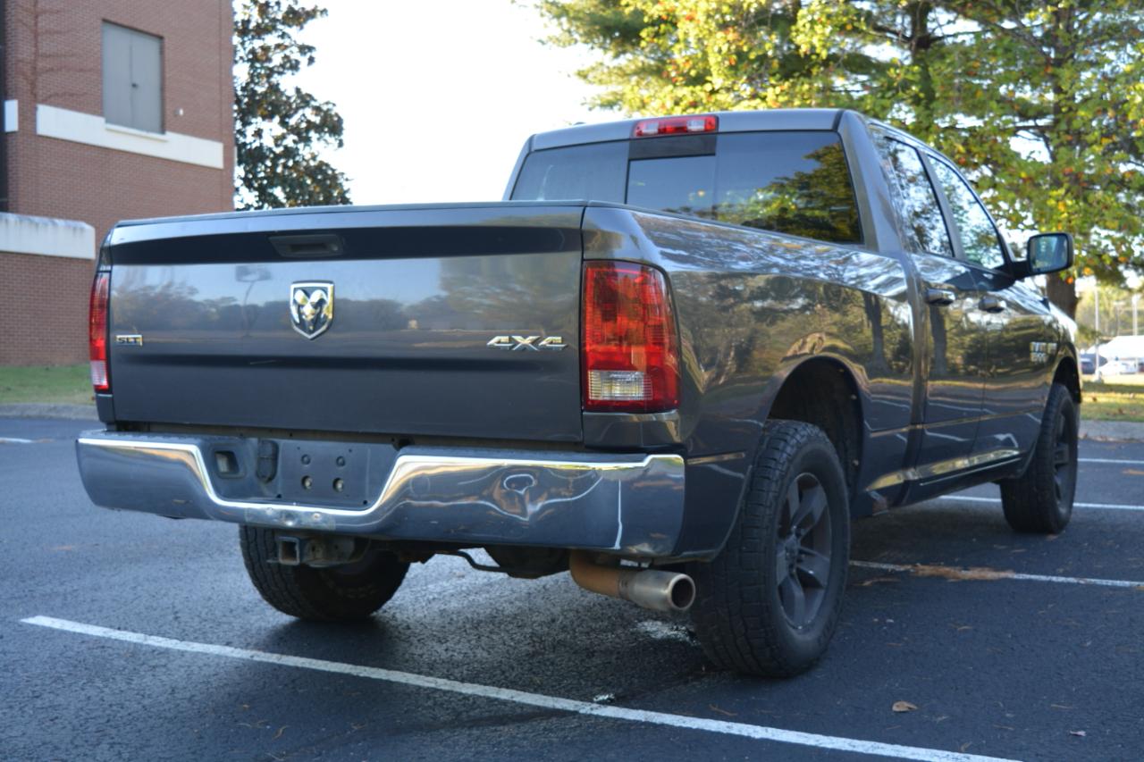 RAM 1500 SLT Quad Cab 4WD 2016