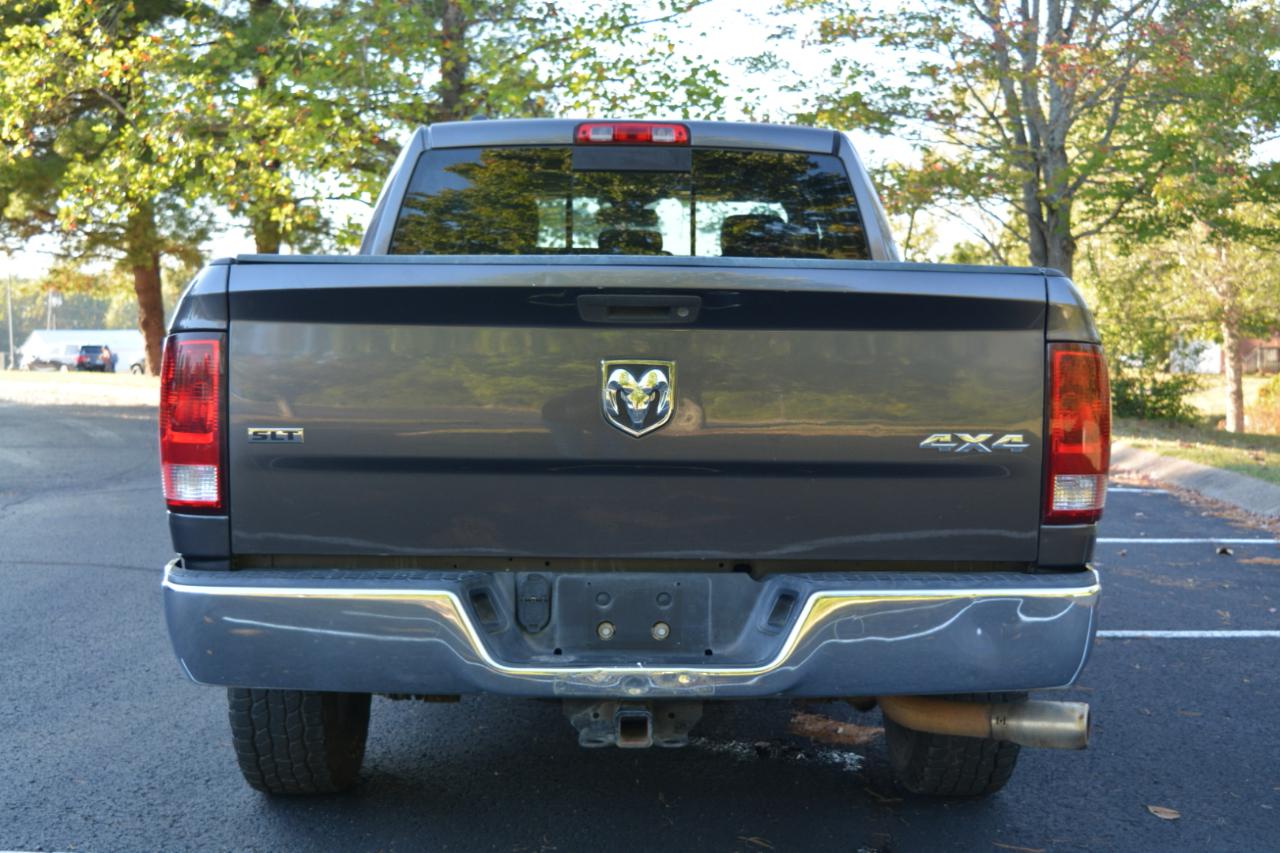 RAM 1500 SLT Quad Cab 4WD 2016