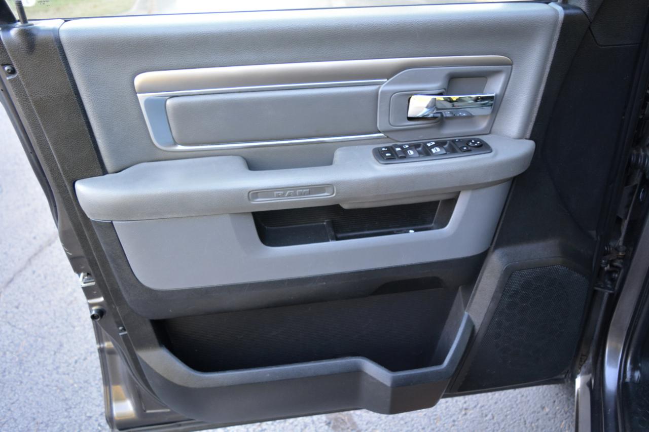 RAM 1500 SLT Quad Cab 4WD 2016