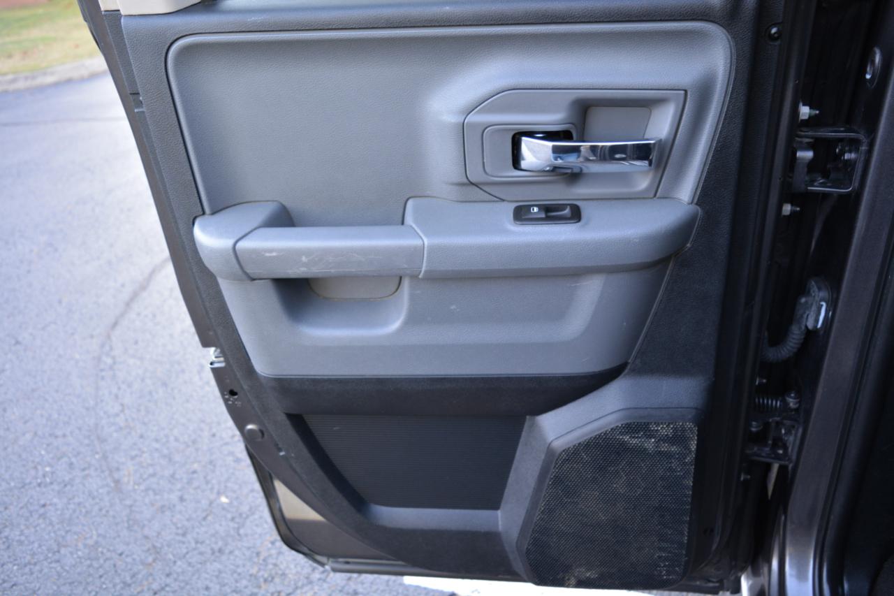 RAM 1500 SLT Quad Cab 4WD 2016