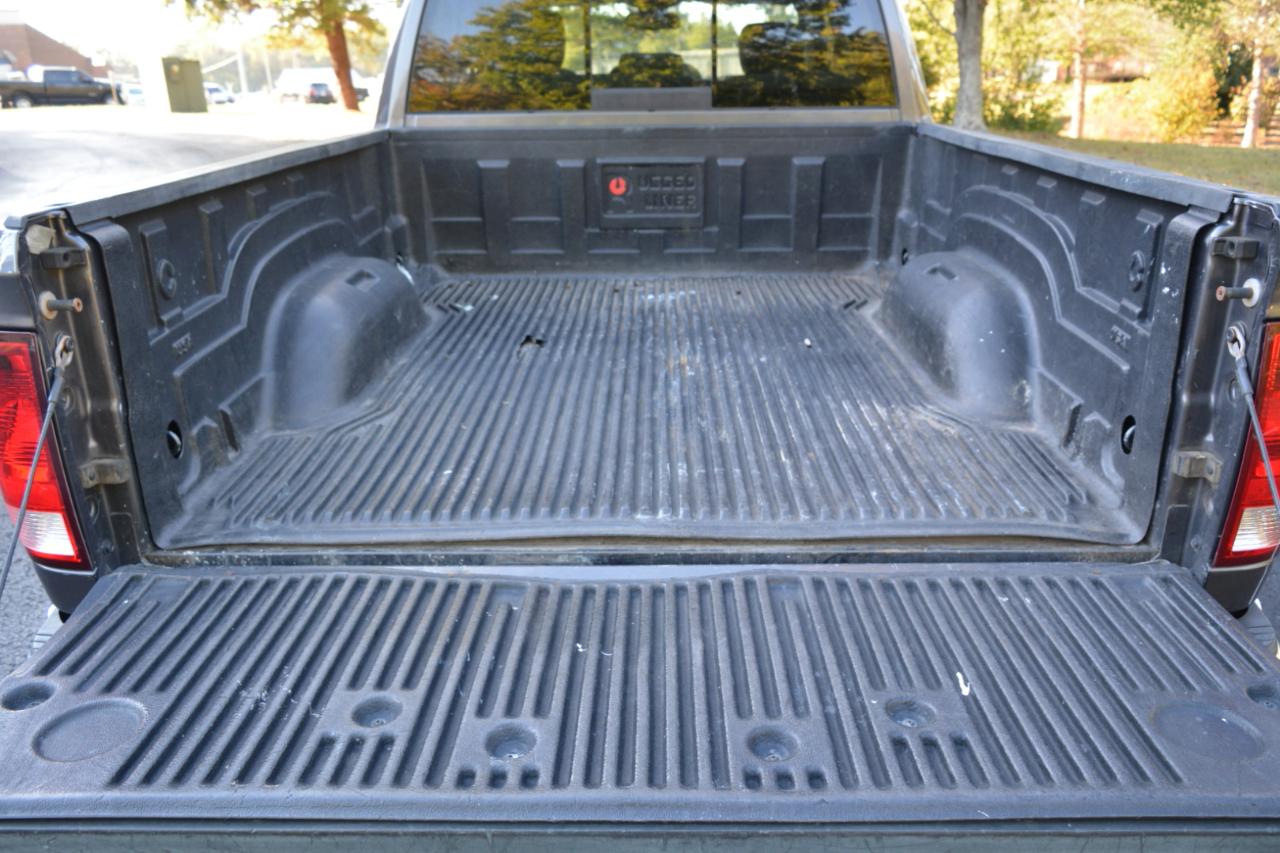 RAM 1500 SLT Quad Cab 4WD 2016