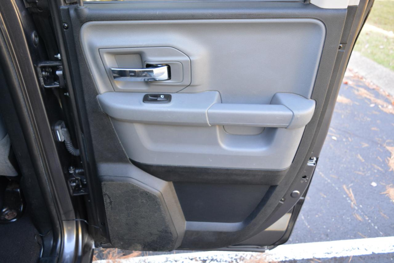 RAM 1500 SLT Quad Cab 4WD 2016