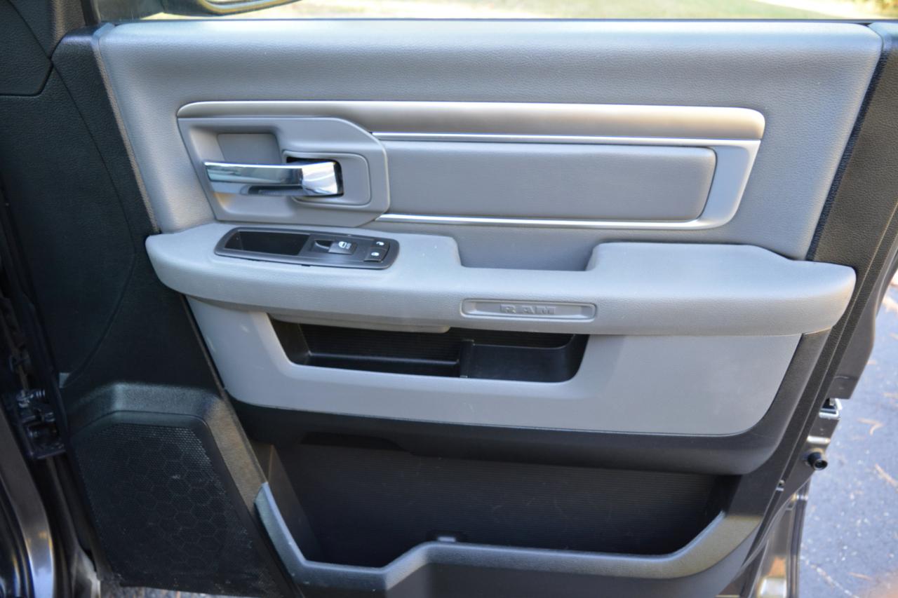 RAM 1500 SLT Quad Cab 4WD 2016