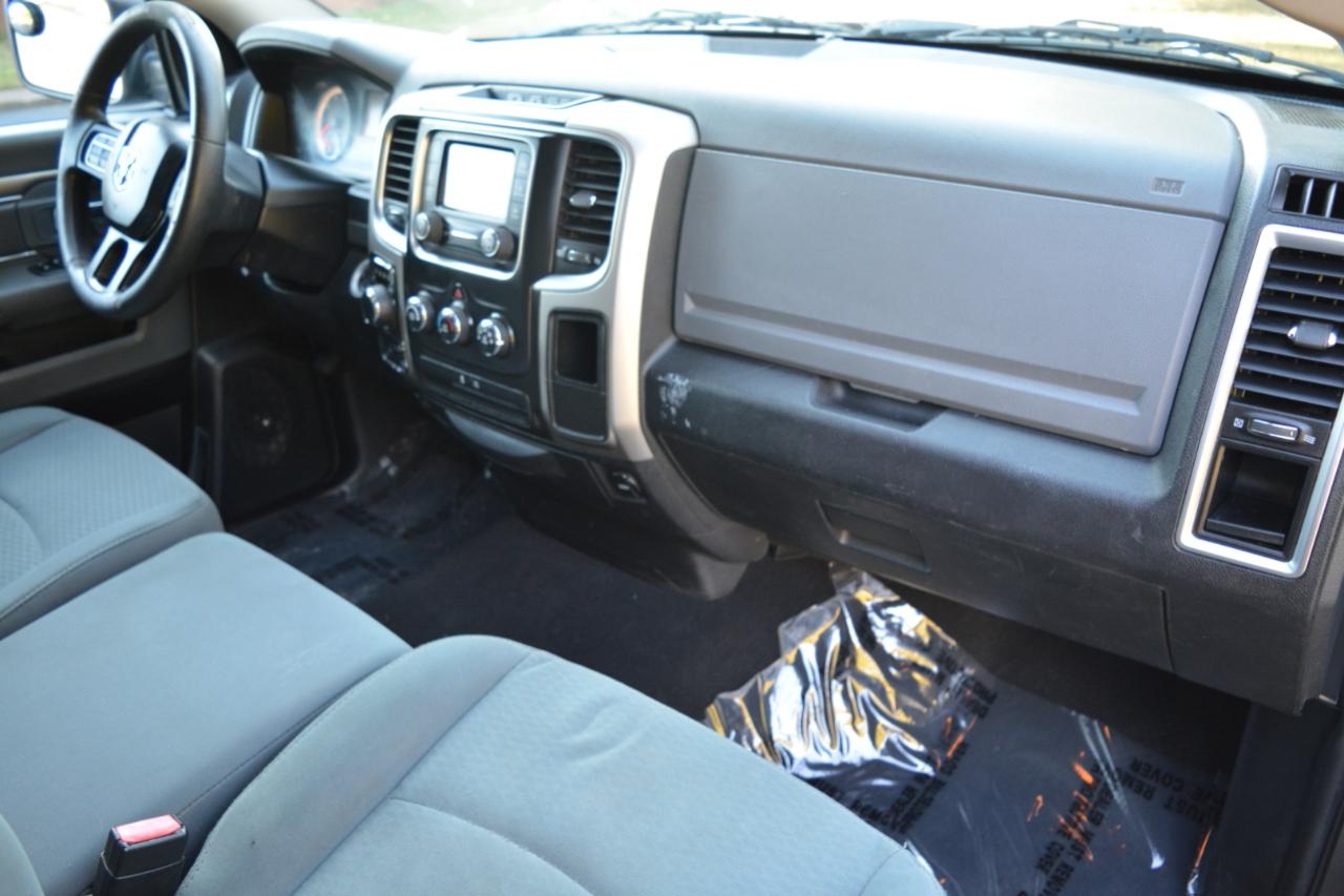 RAM 1500 SLT Quad Cab 4WD 2016
