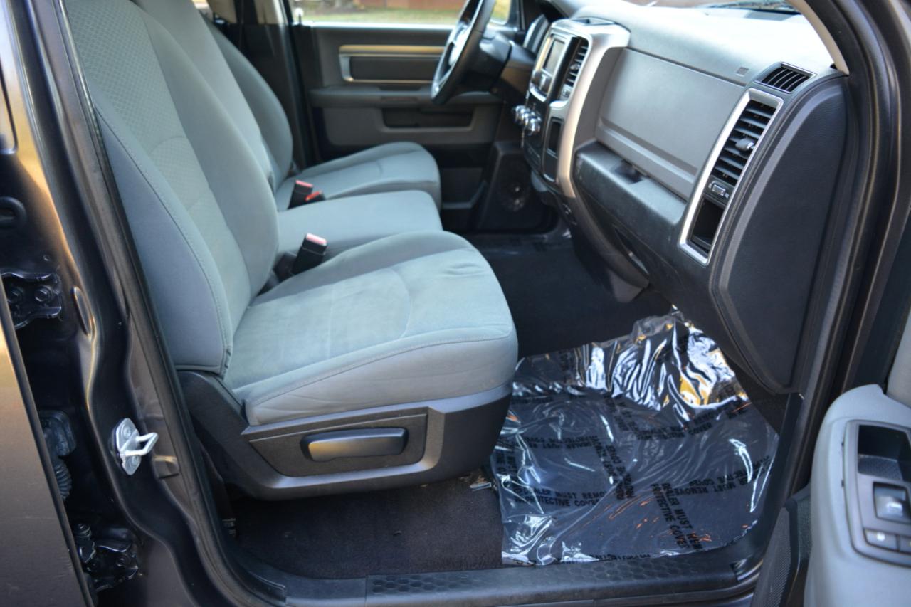 RAM 1500 SLT Quad Cab 4WD 2016