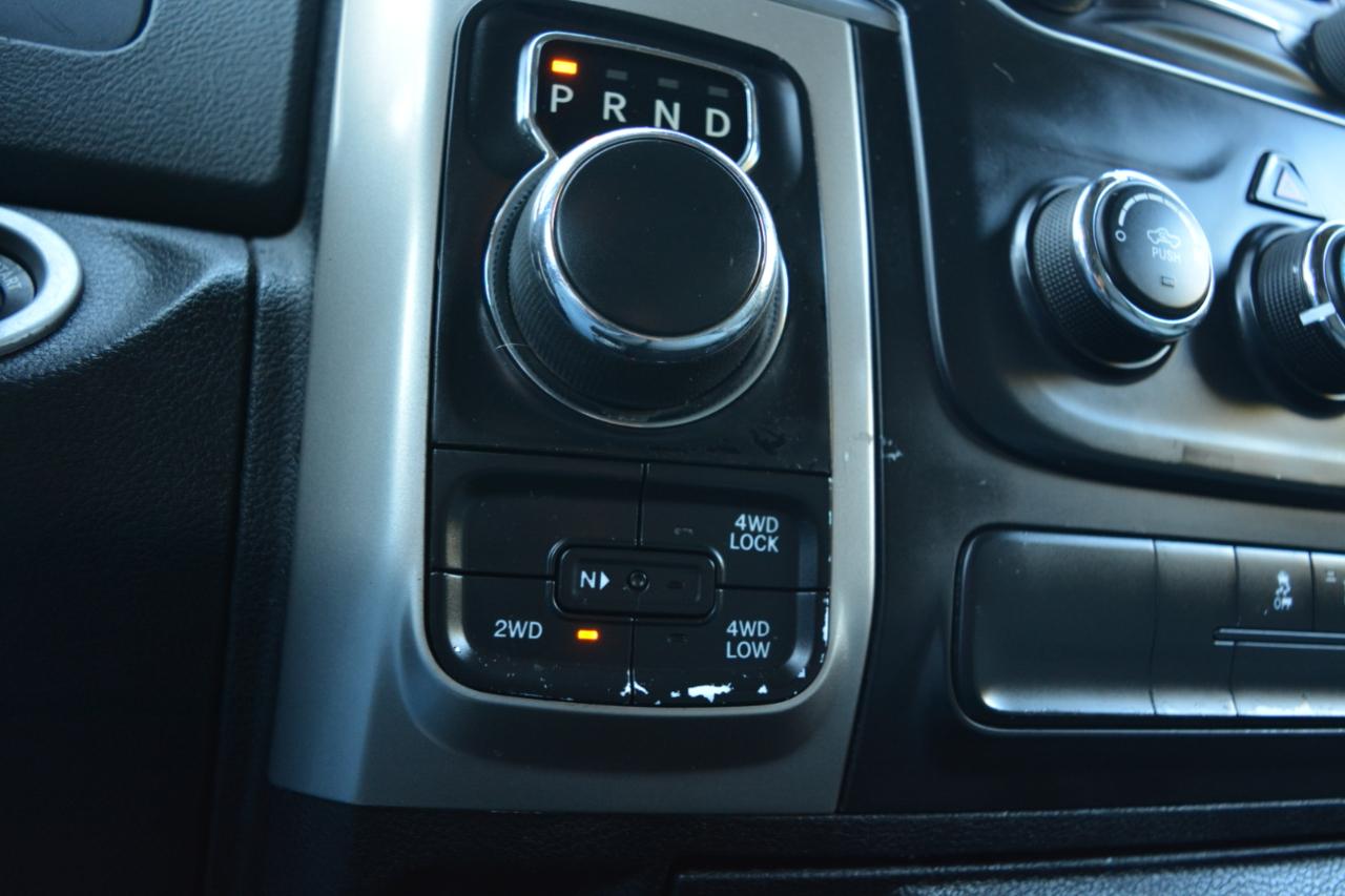 RAM 1500 SLT Quad Cab 4WD 2016