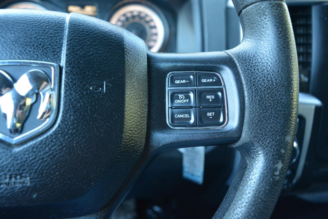 RAM 1500 SLT Quad Cab 4WD 2016