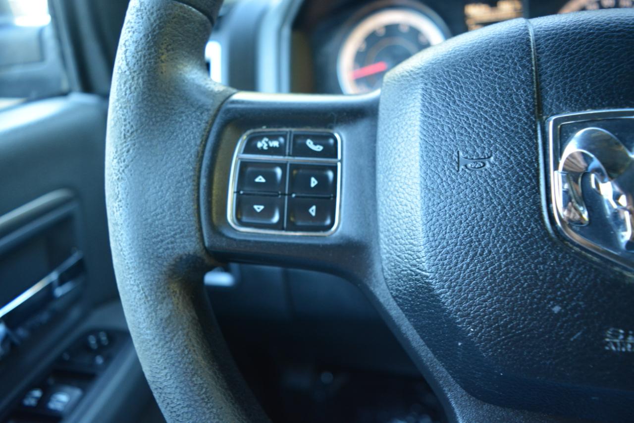 RAM 1500 SLT Quad Cab 4WD 2016
