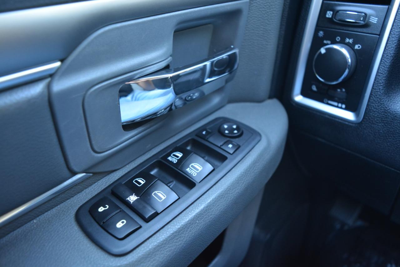 RAM 1500 SLT Quad Cab 4WD 2016