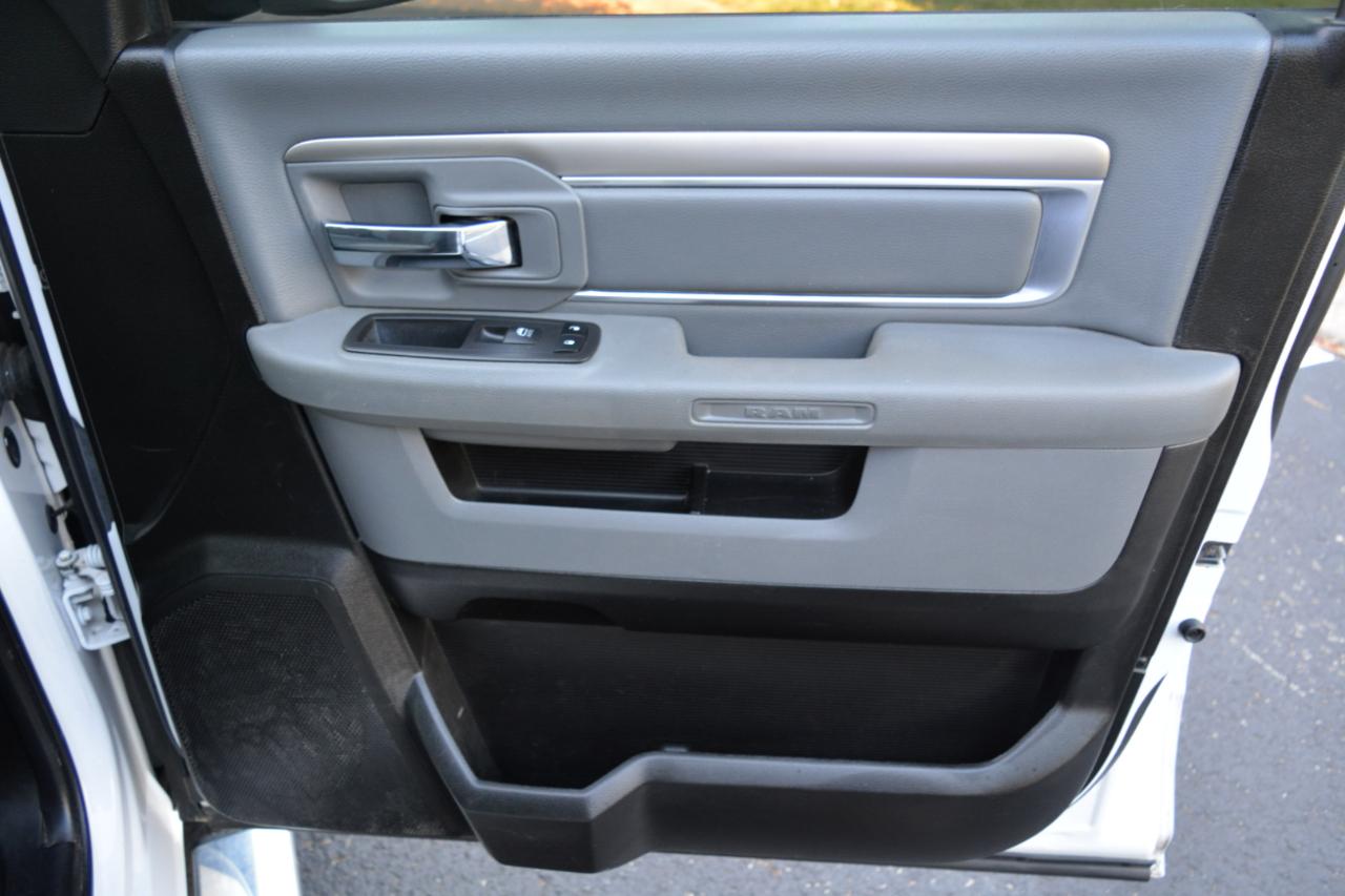 RAM 1500 Classic Big Horn 4x2 Crew Cab 5'7" Box 2019