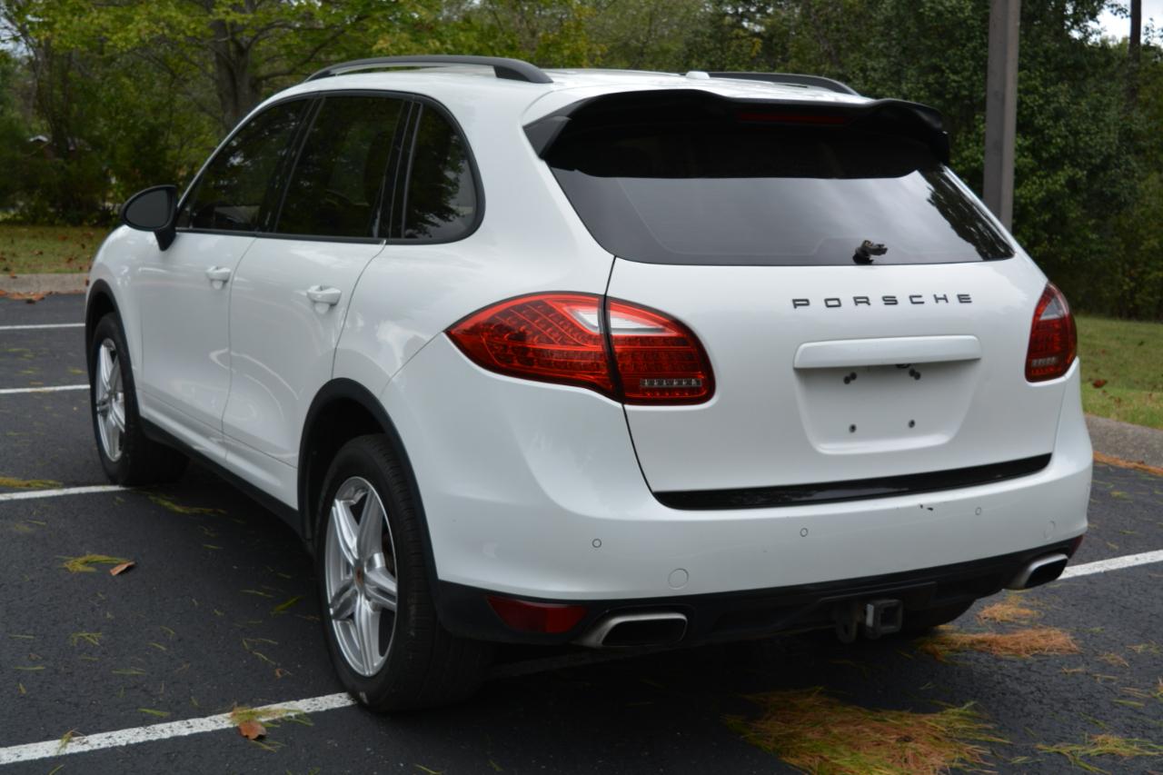 Porsche Cayenne Base 2013