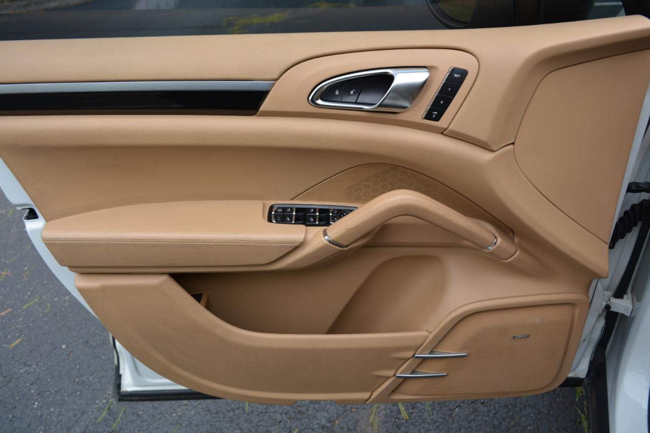 Porsche Cayenne Base 2013