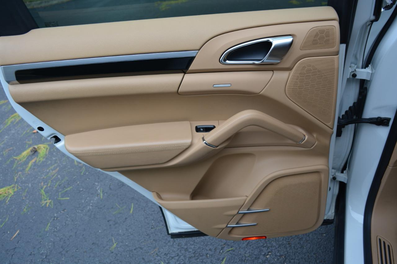 Porsche Cayenne Base 2013