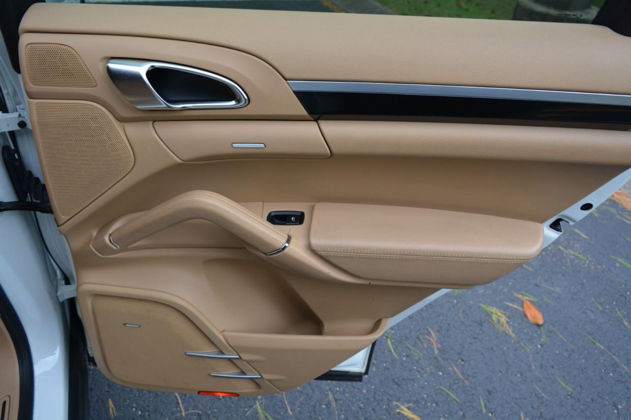 Porsche Cayenne Base 2013