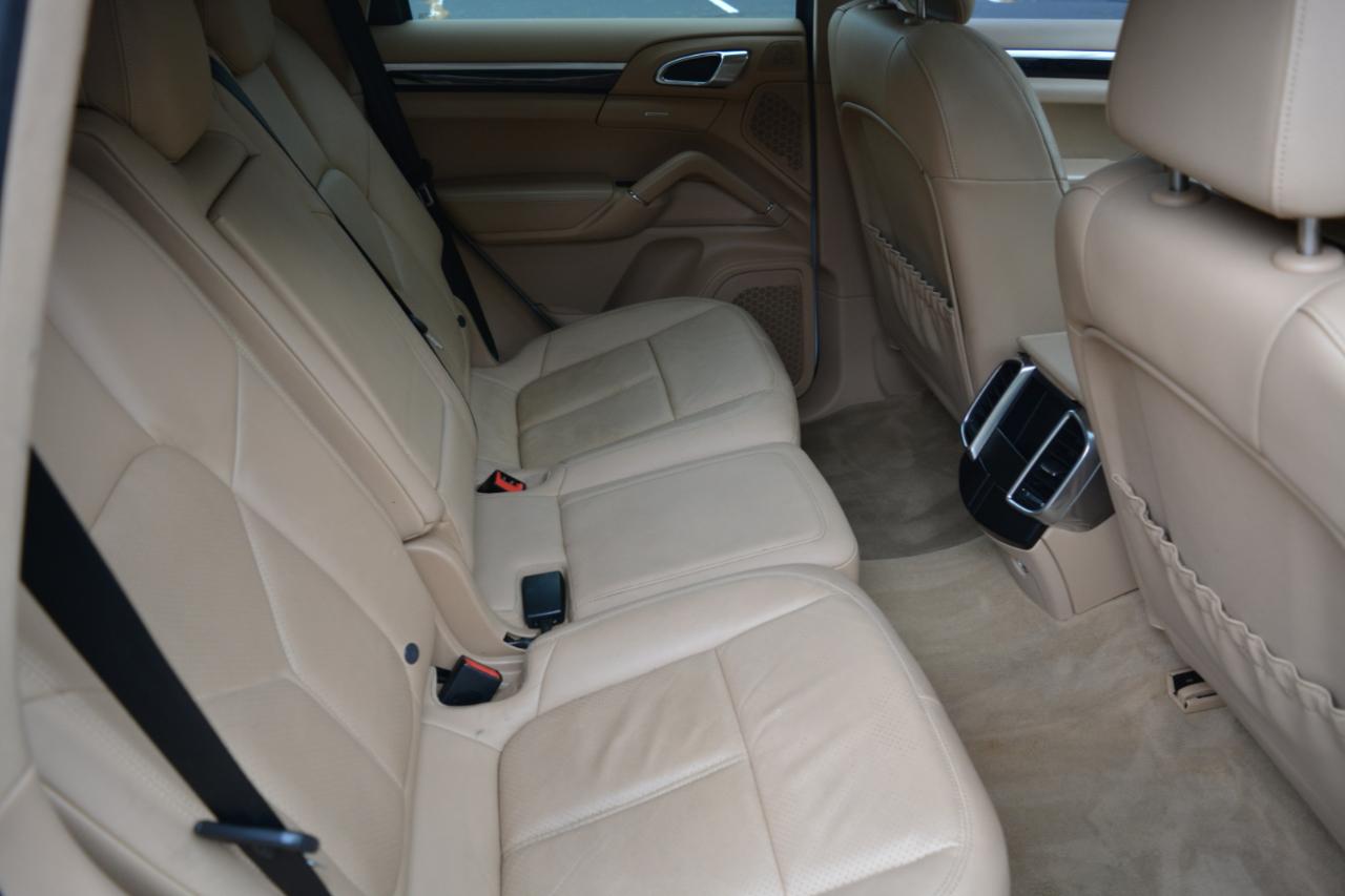 Porsche Cayenne Base 2013