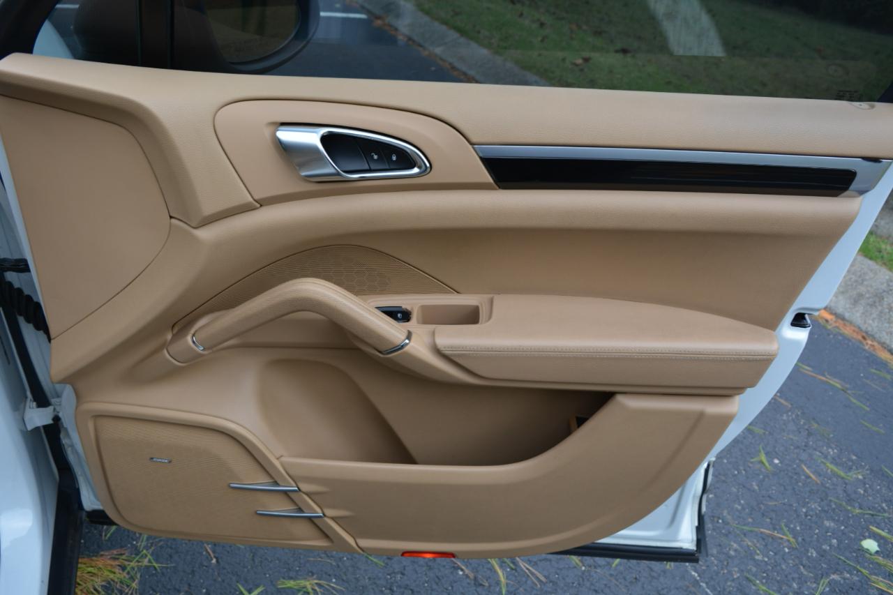Porsche Cayenne Base 2013
