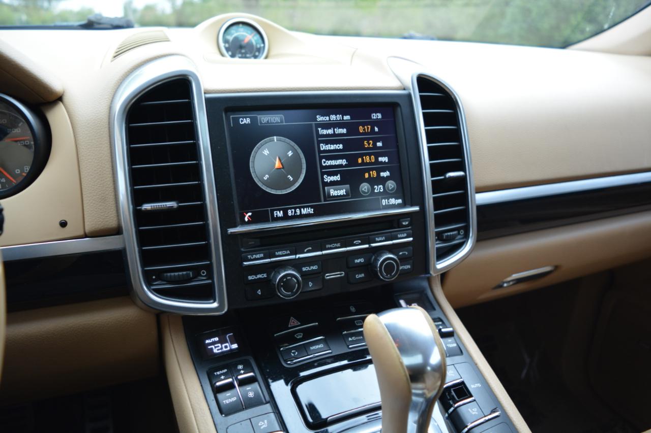 Porsche Cayenne Base 2013