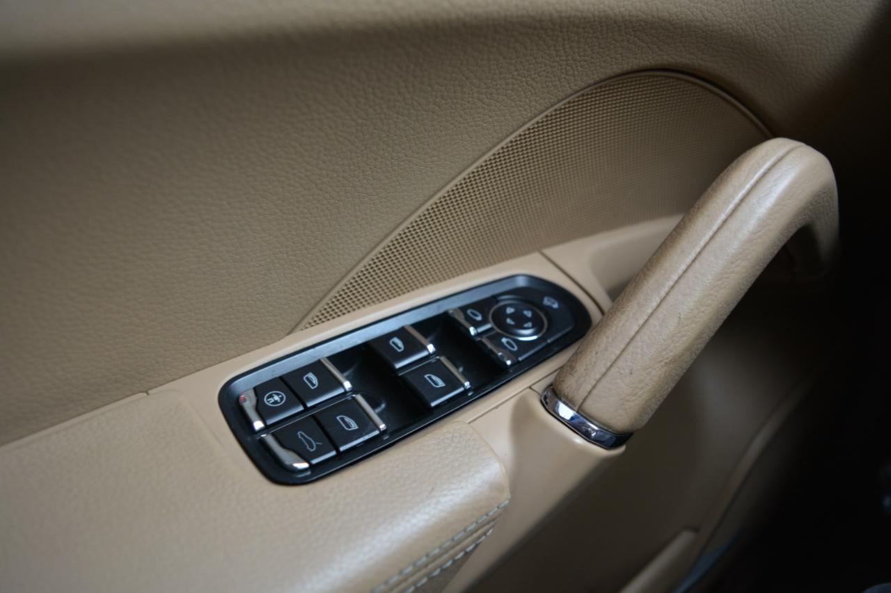 Porsche Cayenne Base 2013