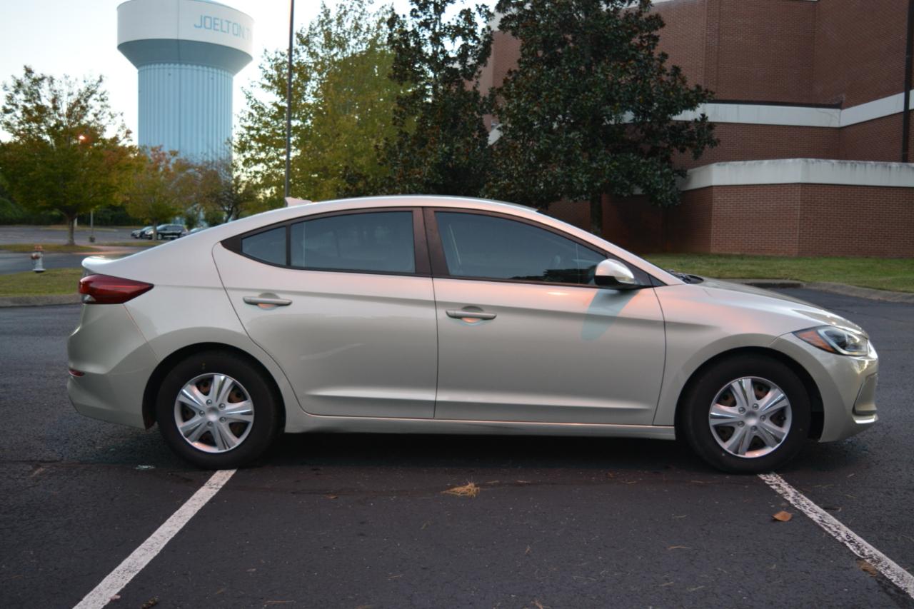 Hyundai Elantra SE 6AT 2017