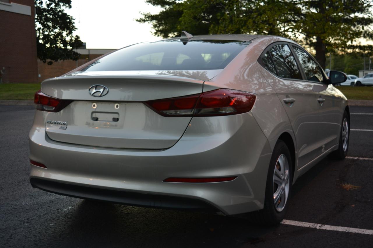 Hyundai Elantra SE 6AT 2017